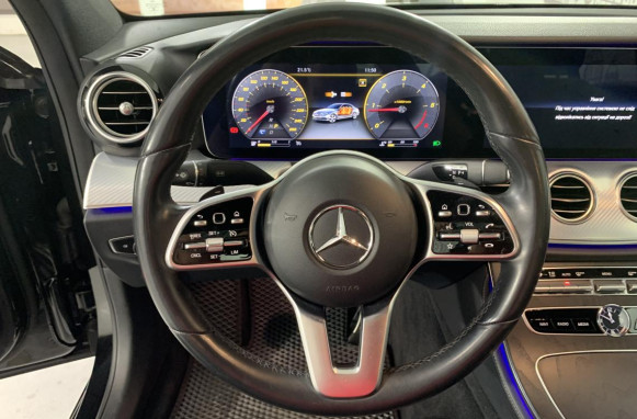 Фото Mercedes-Benz E 220 2019 года