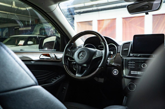 Фото Mercedes-Benz GLE-Class 2016 года