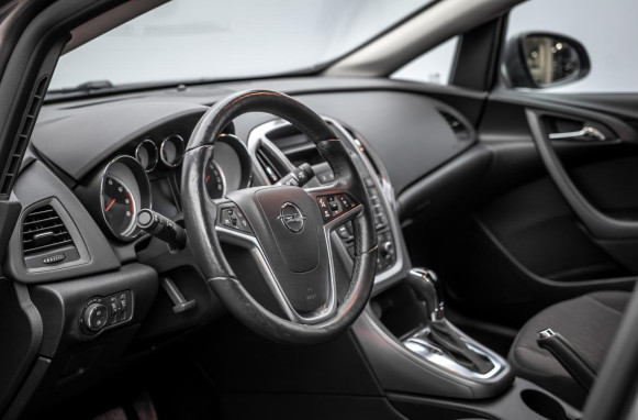 Фото Opel Astra 2019 года