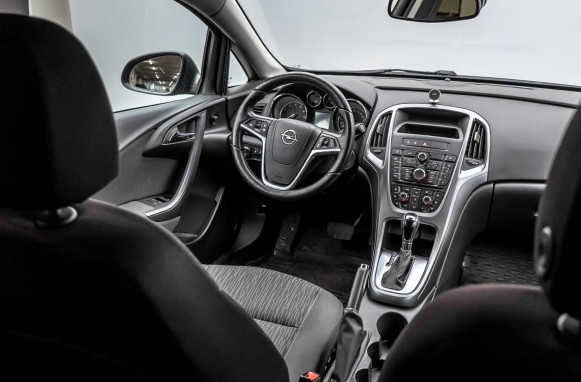 Фото Opel Astra 2019 года