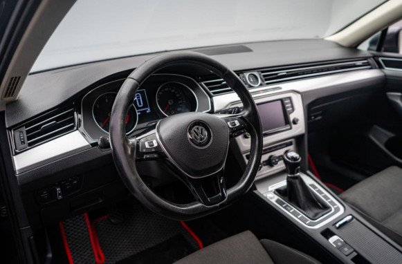 Фото Volkswagen Passat 2016 года