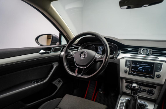 Фото Volkswagen Passat 2016 года