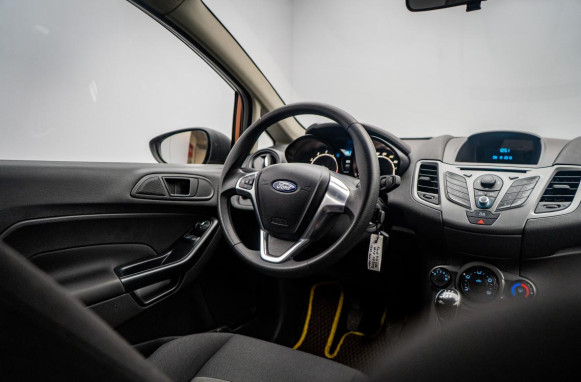Фото Ford Fiesta 2013 года