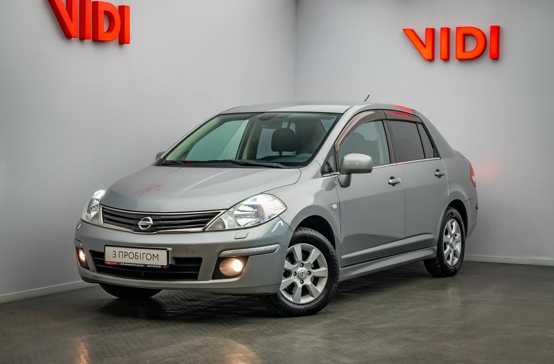 Nissan TIIDA Nissan TIIDA