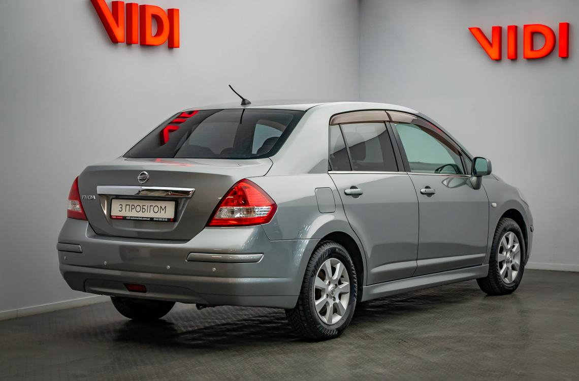 Nissan TIIDA Nissan TIIDA