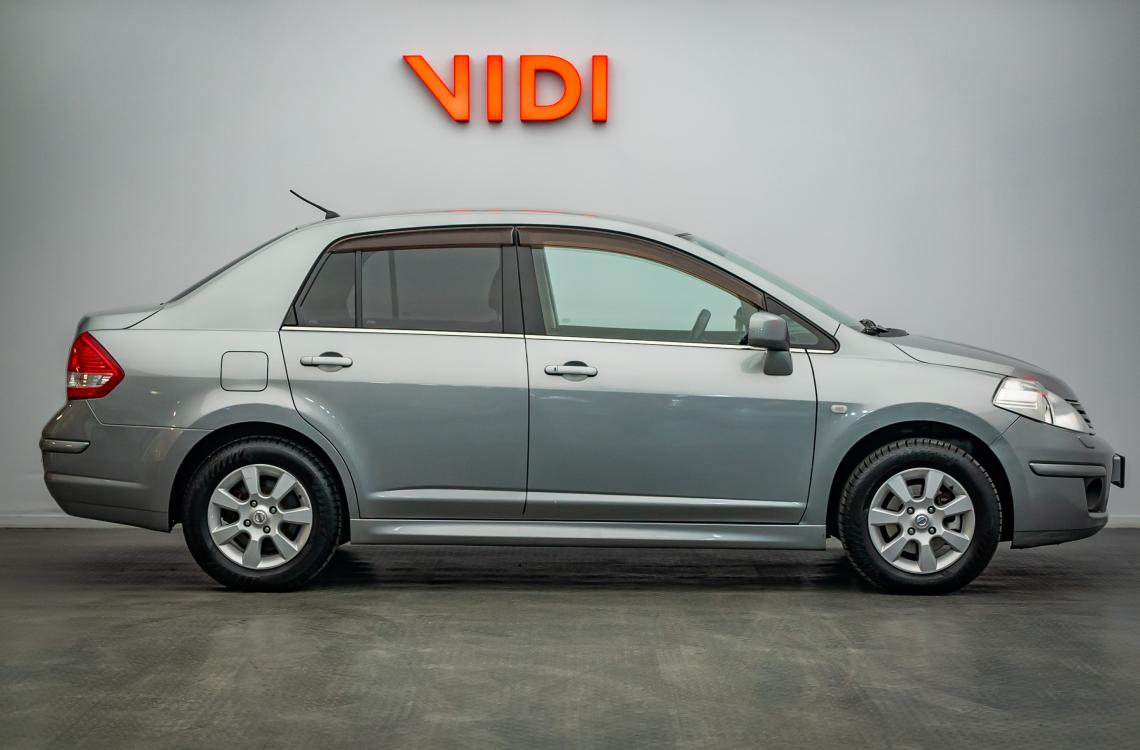 Nissan TIIDA Nissan TIIDA