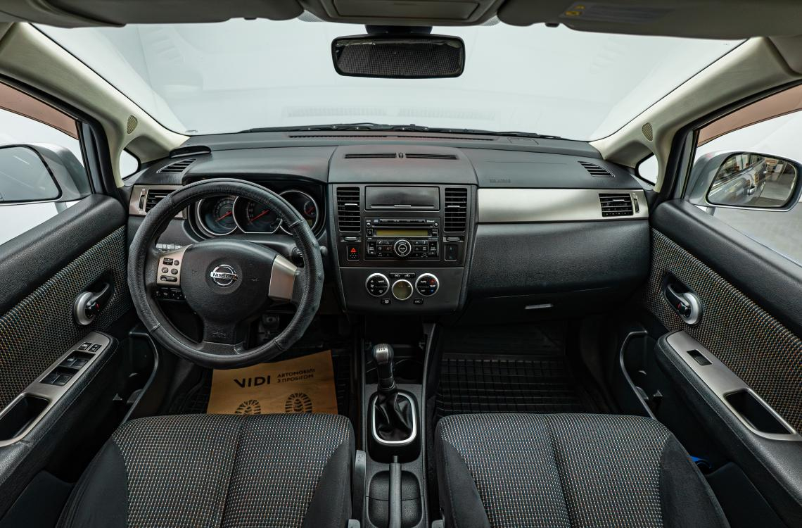 Nissan TIIDA Nissan TIIDA