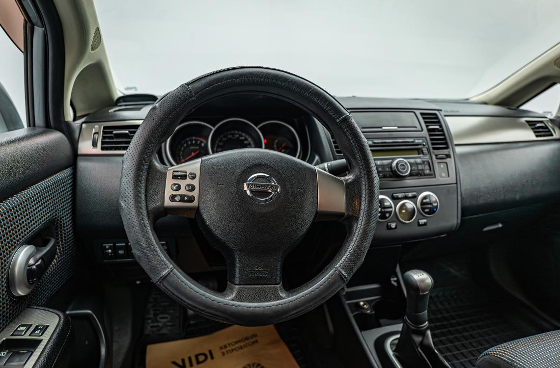 Nissan TIIDA Nissan TIIDA
