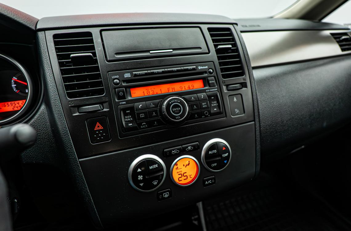 Nissan TIIDA Nissan TIIDA