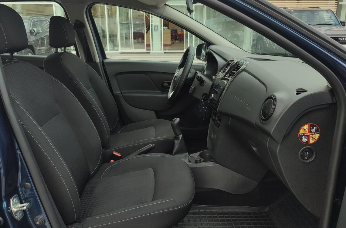 Renault Logan  Renault Logan