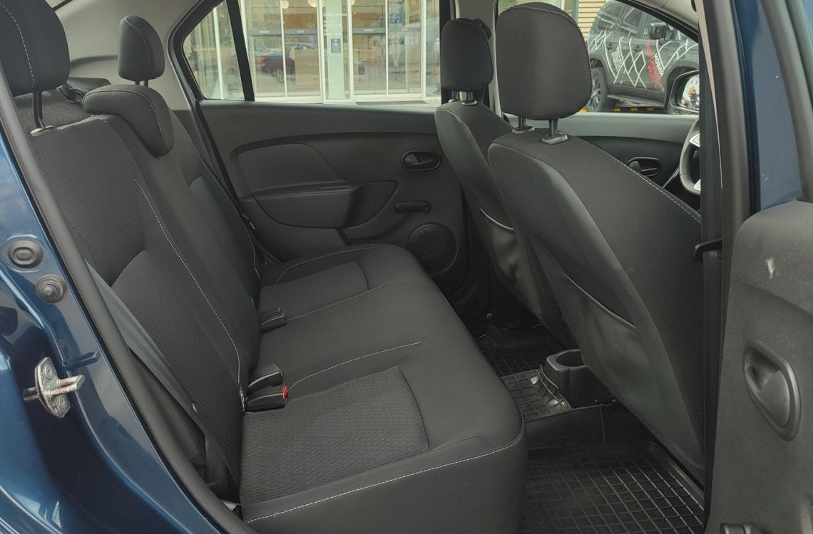 Renault Logan  Renault Logan