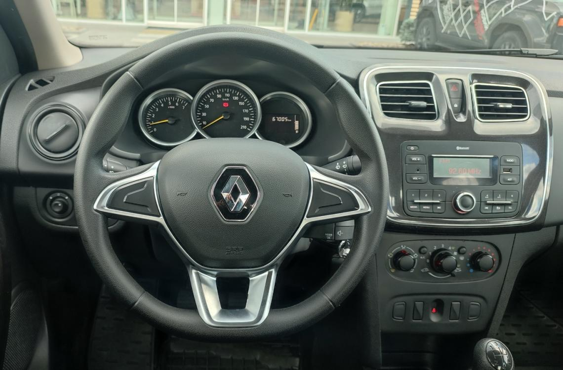 Renault Logan  Renault Logan