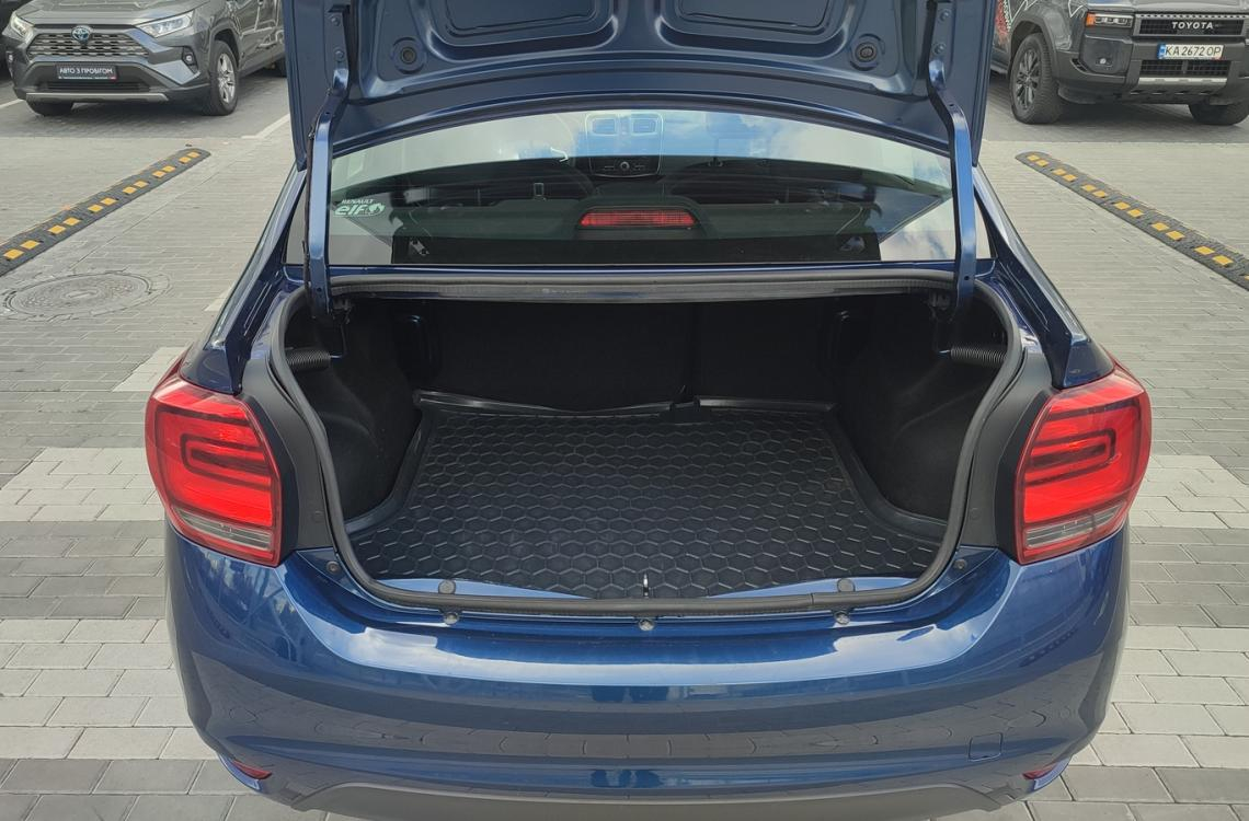 Renault Logan  Renault Logan