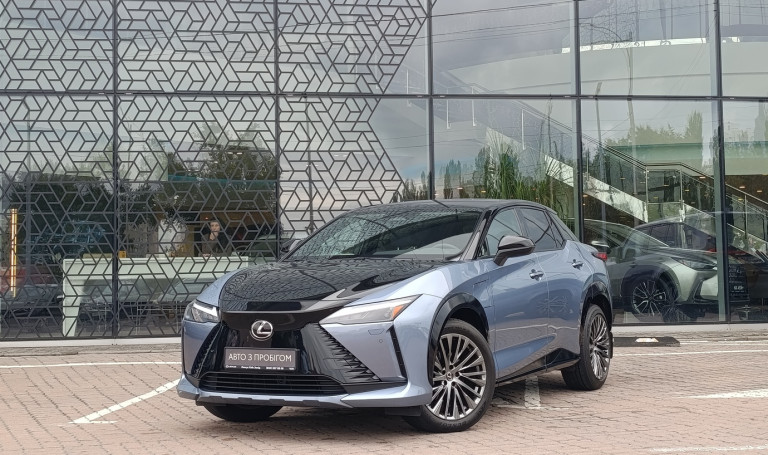 Lexus RZ450e